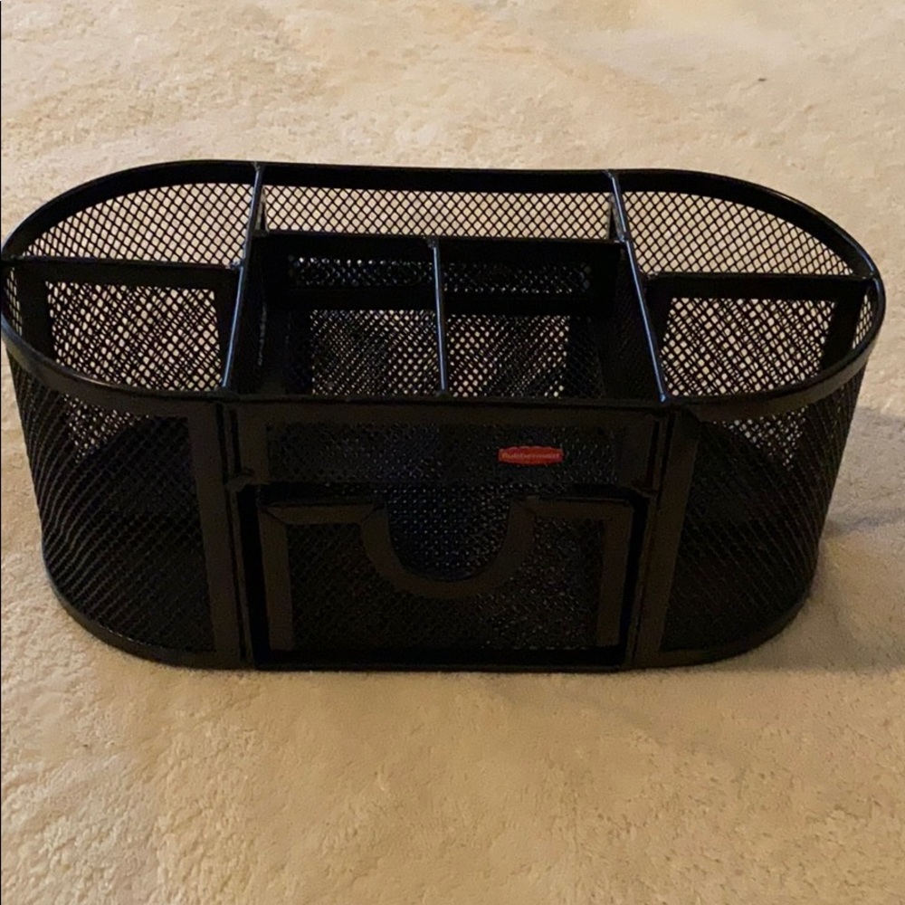 Black mesh desk organizer